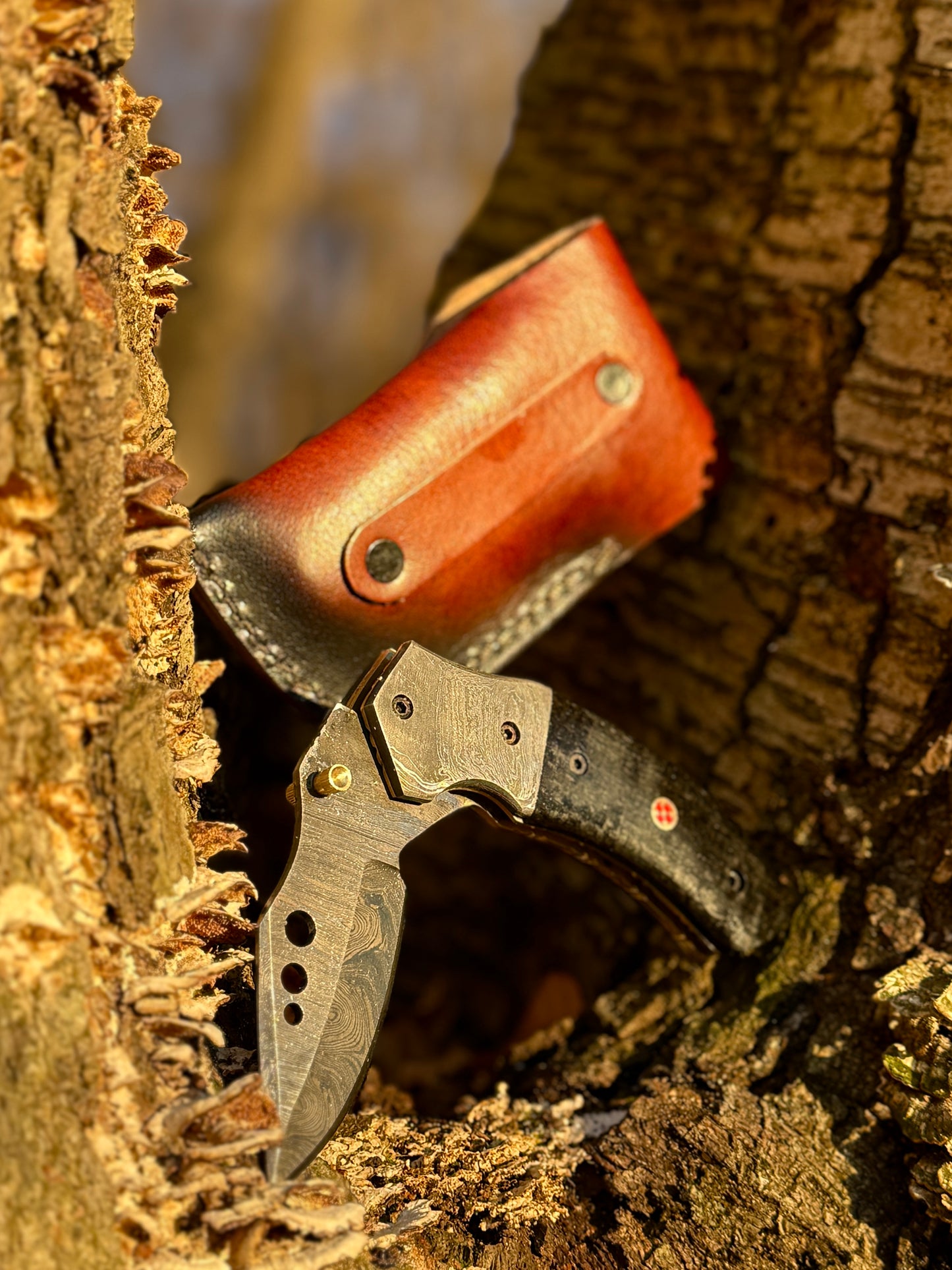 Handcrafted Damascus Steel Pocket Knife with Luxury Leather Sheath – A Stingmarrow Original for Him and Outdoor Adventurers